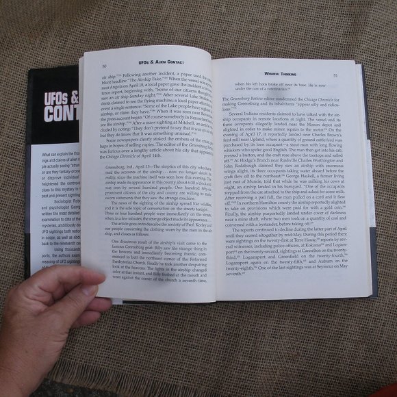 UFOs & Alien Contact: Two Centuries of Mystery book - Picture 11 of 16